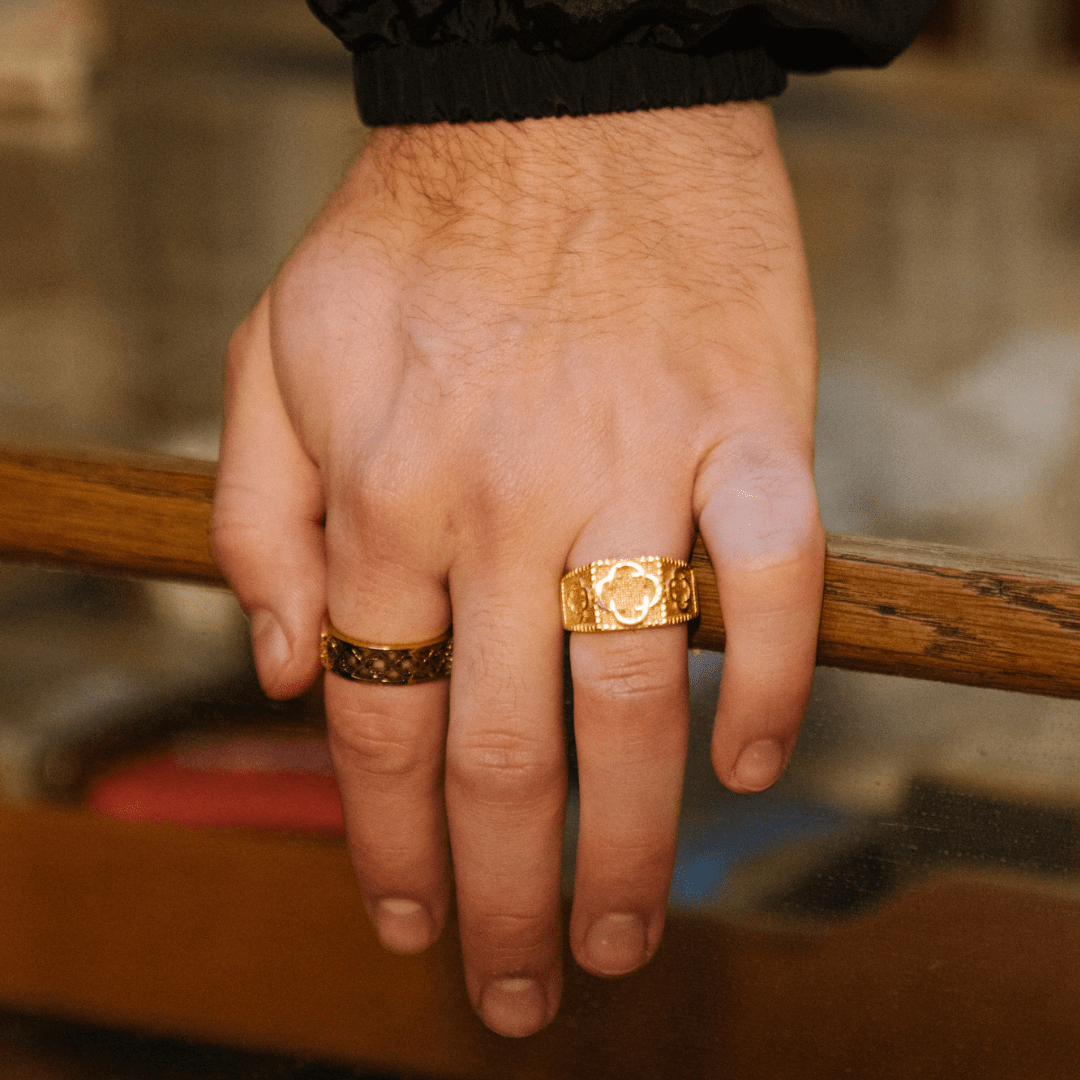 Clover Sovereign Ring (Gold)