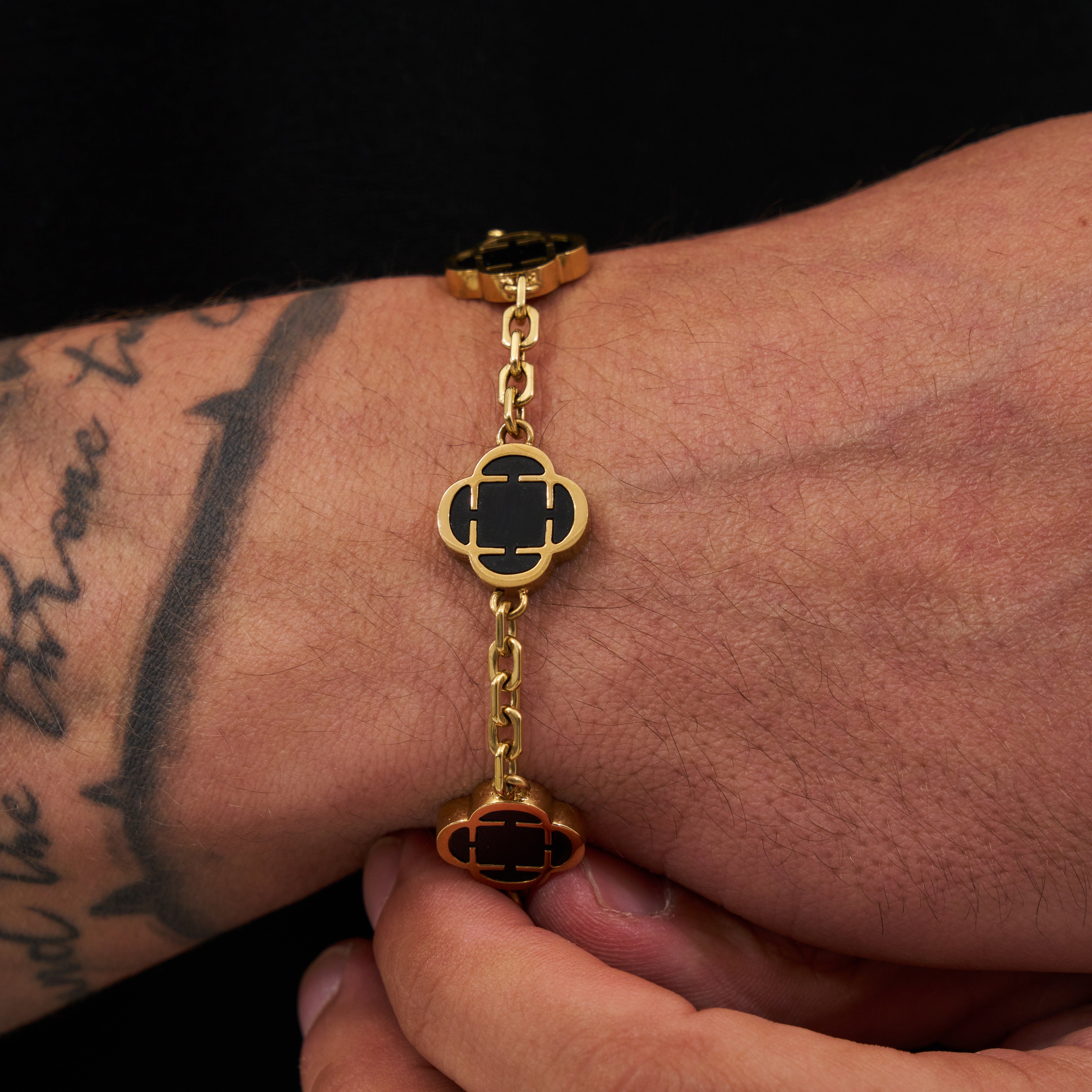 Pulsera de piedra de trébol de ónix (oro)
