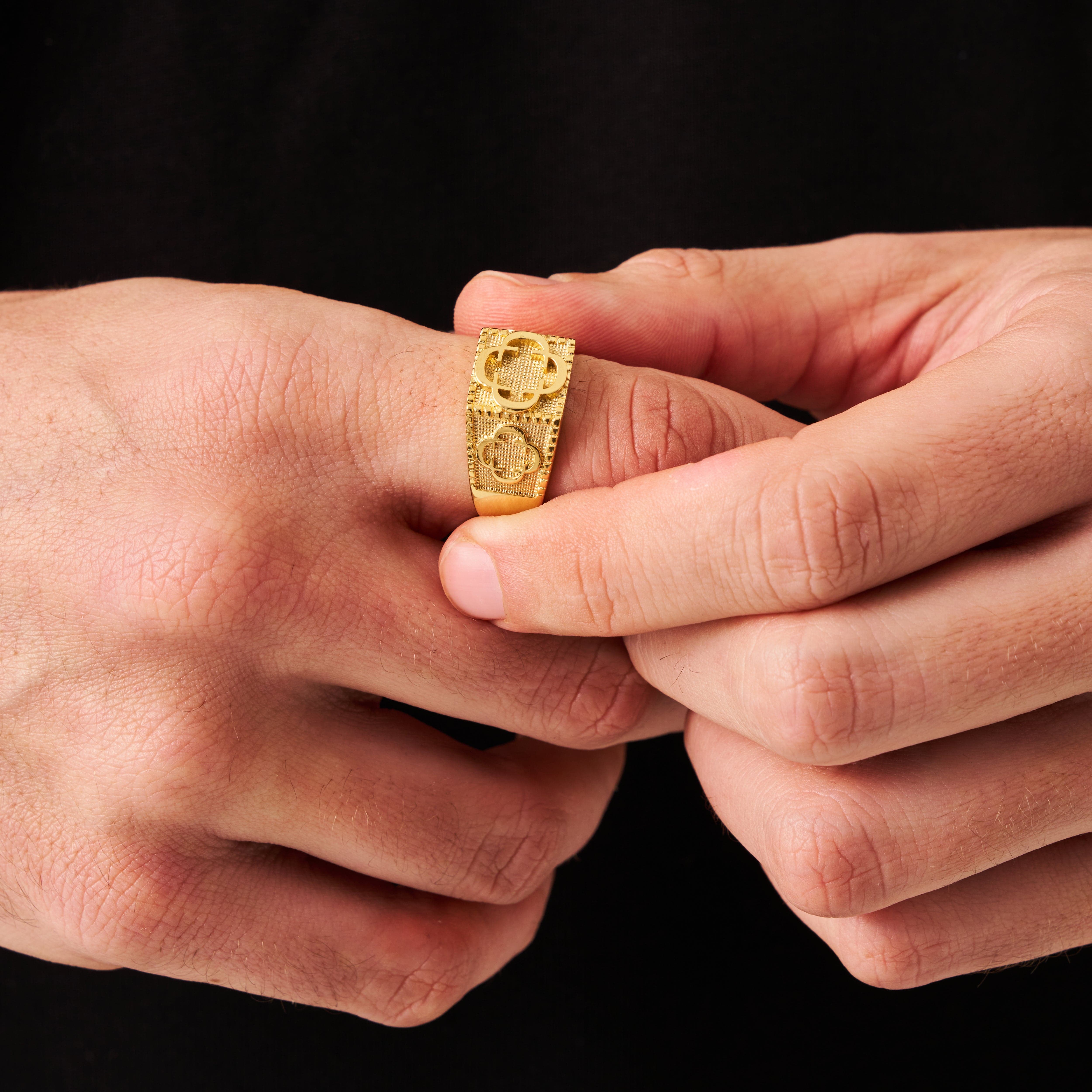 Clover Sovereign Ring (Gold)