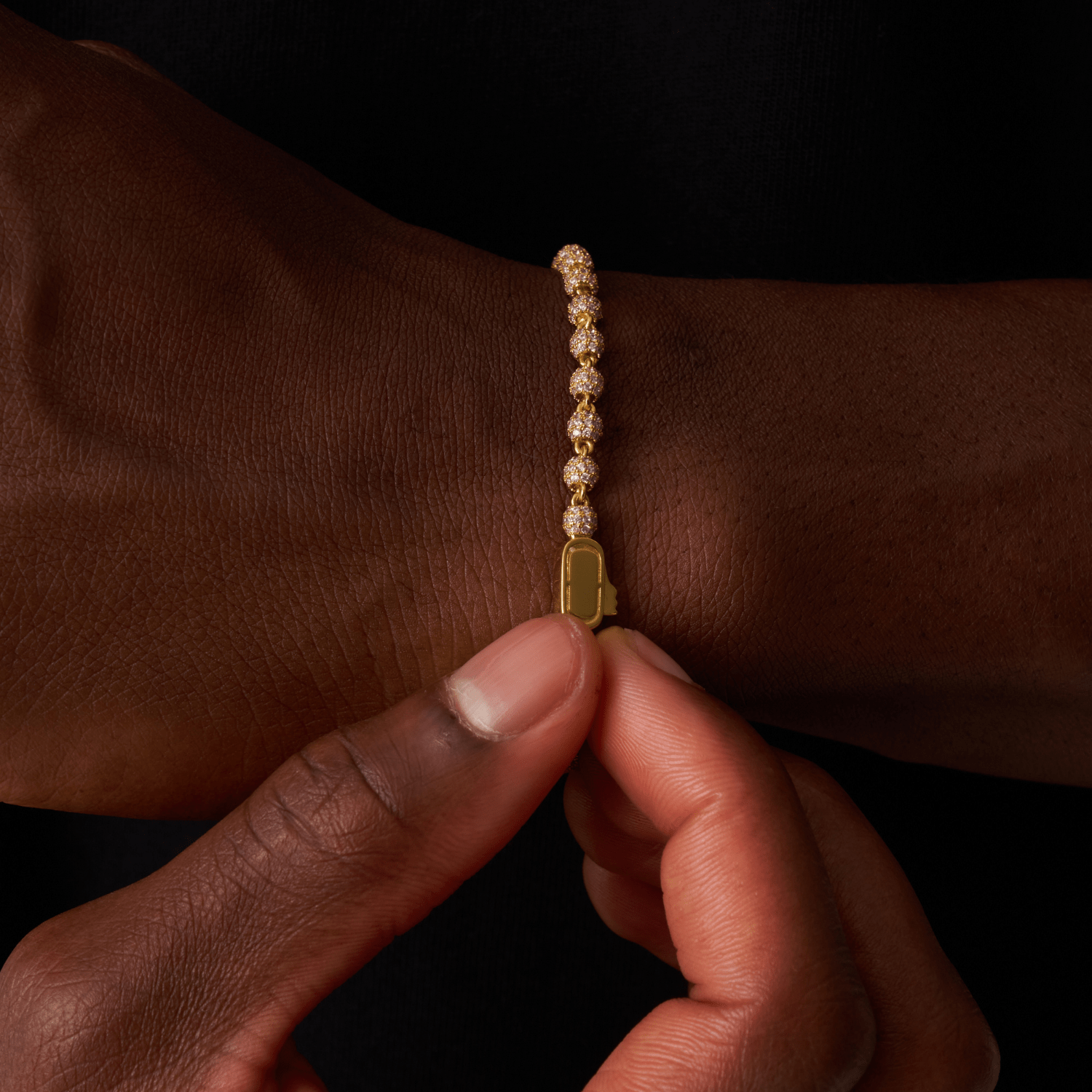Pulsera con colgante de bola de hielo (oro) de 4 mm