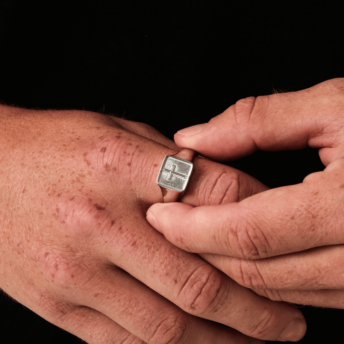 Cross Signet Ring (Silver)