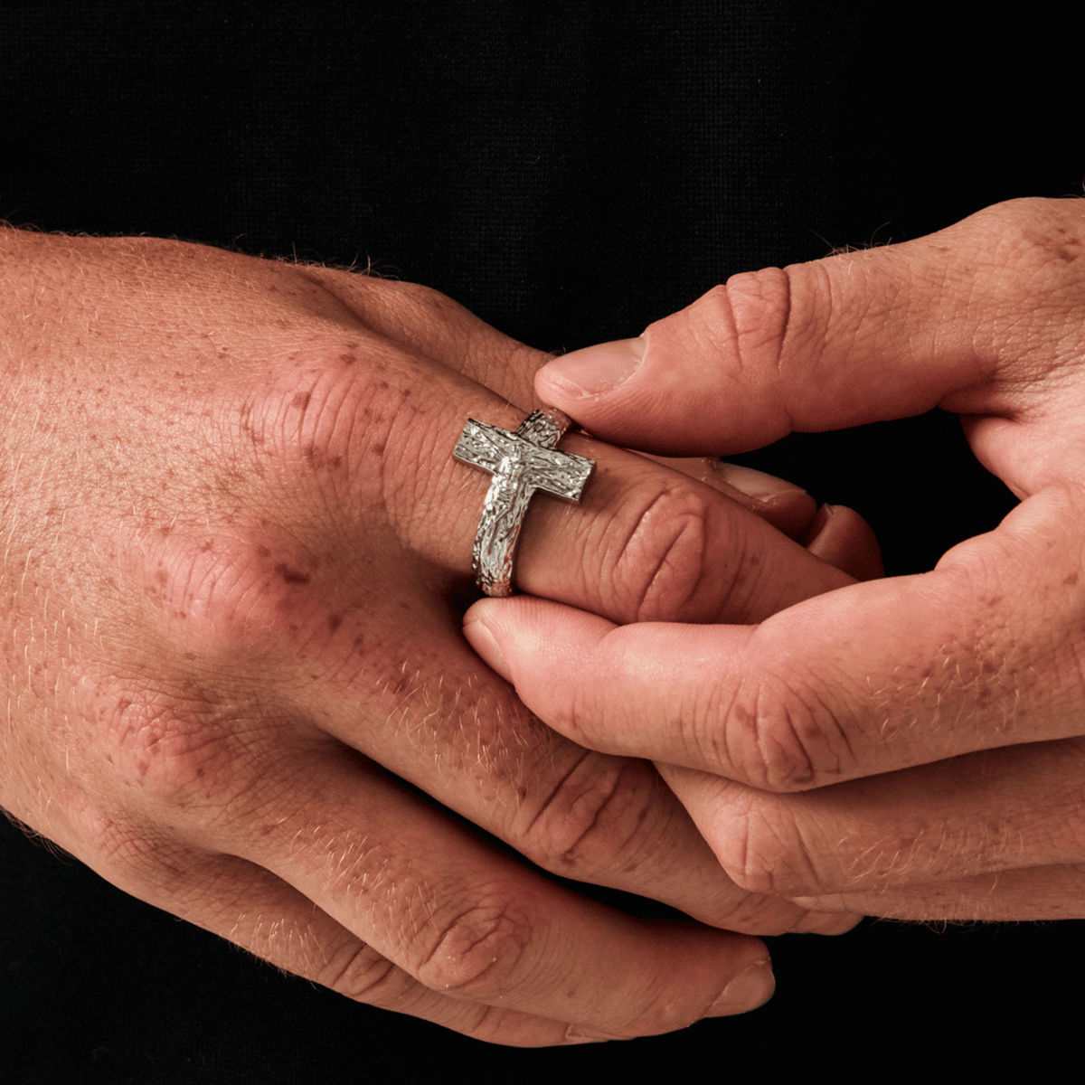 Crucifix Band Ring (Silver)