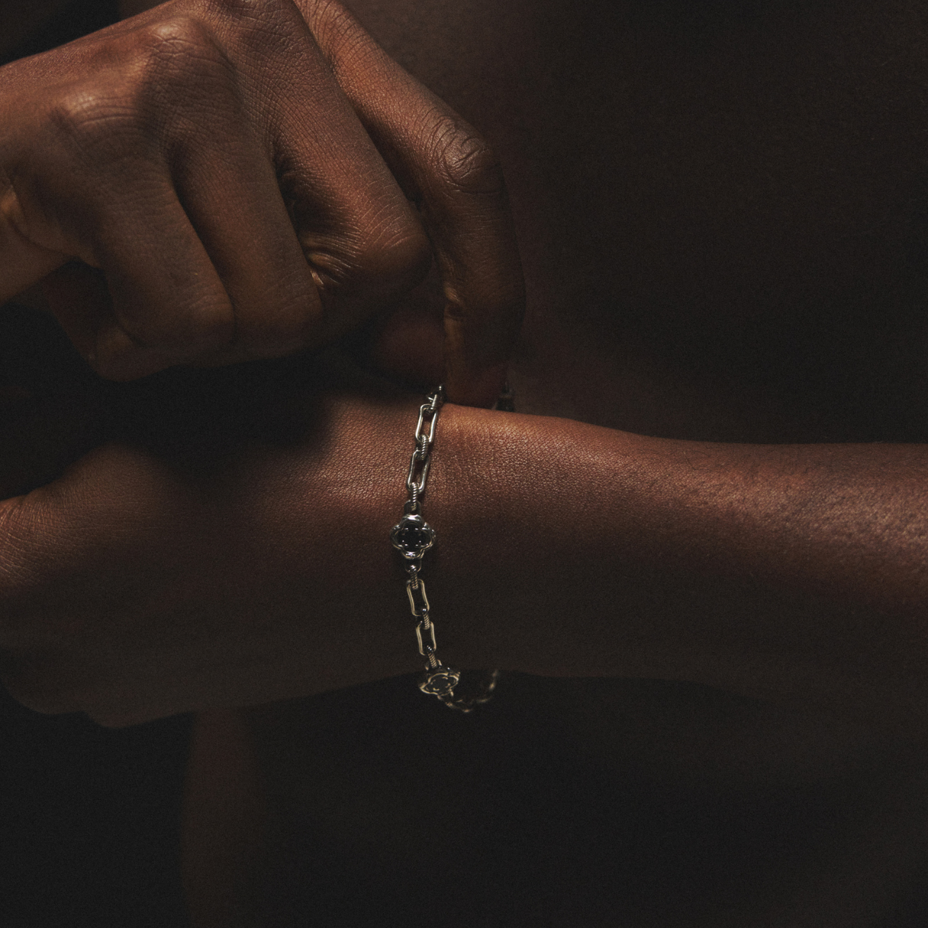 Melted Onyx Clover Stone Bracelet (Silver) | Sterling Silver