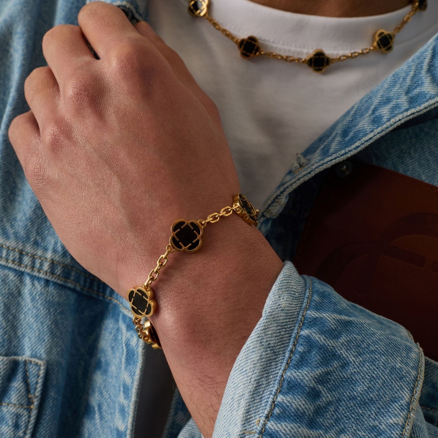 Pulsera de piedra de trébol de ónix (oro)