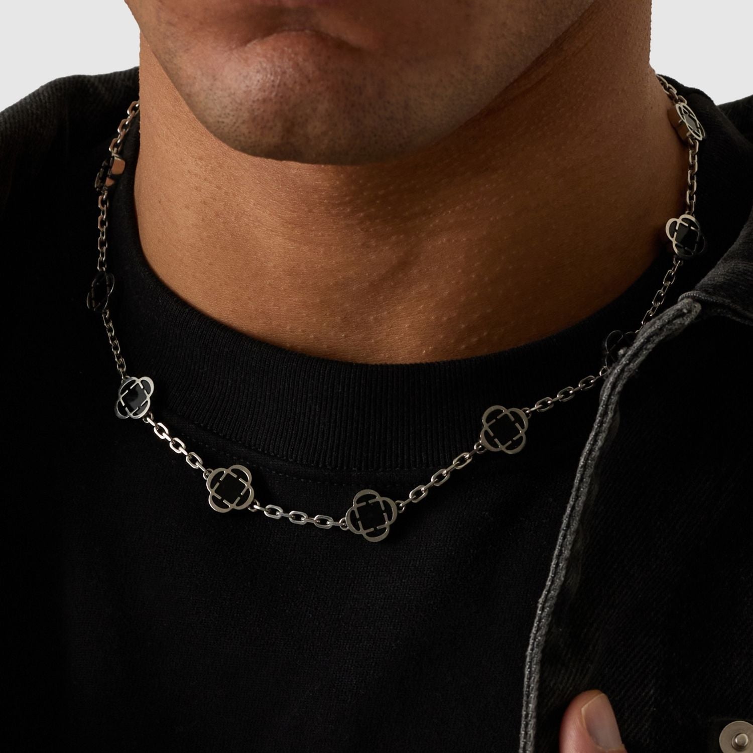 Collar de piedra de trébol de ónix (plata)