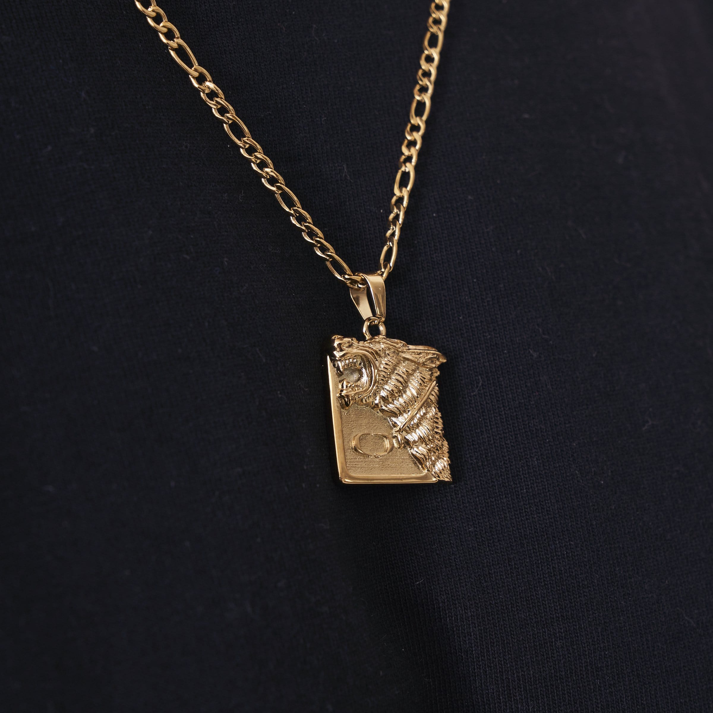 Wolf Pendant (Gold)