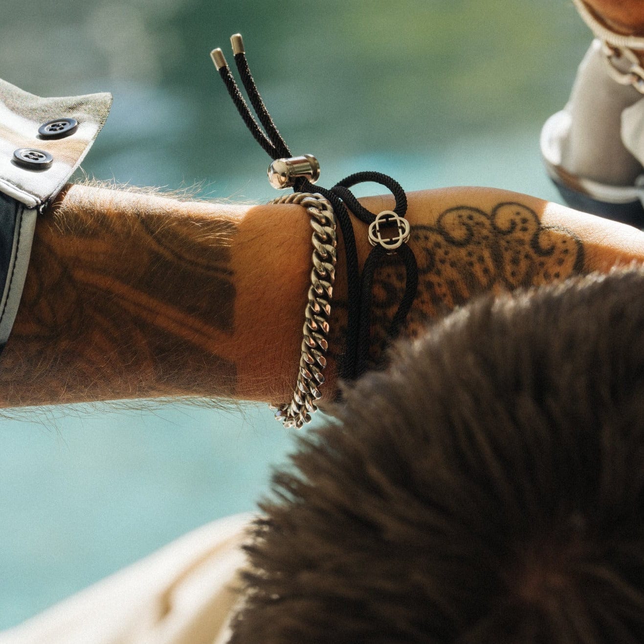 Pulsera de cordón negro (plata)