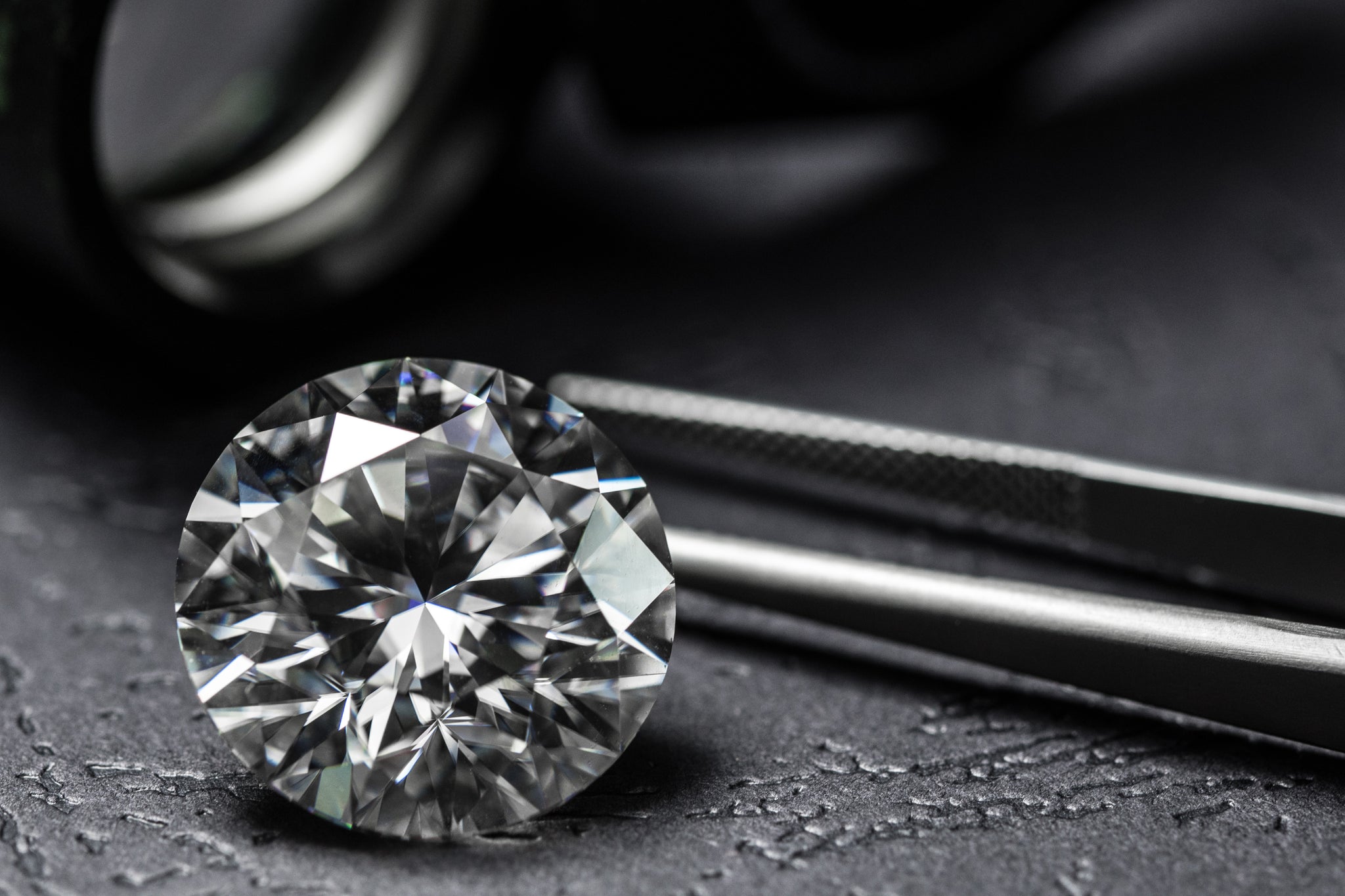 Diamond vs Moissanite: What's the Diference?