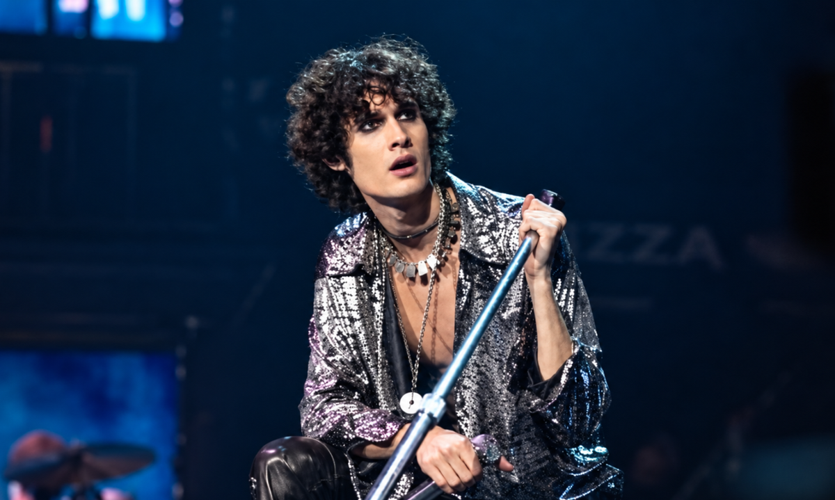 How to Stack Necklaces Like Sombr: A Guide to His Stage Jewellery