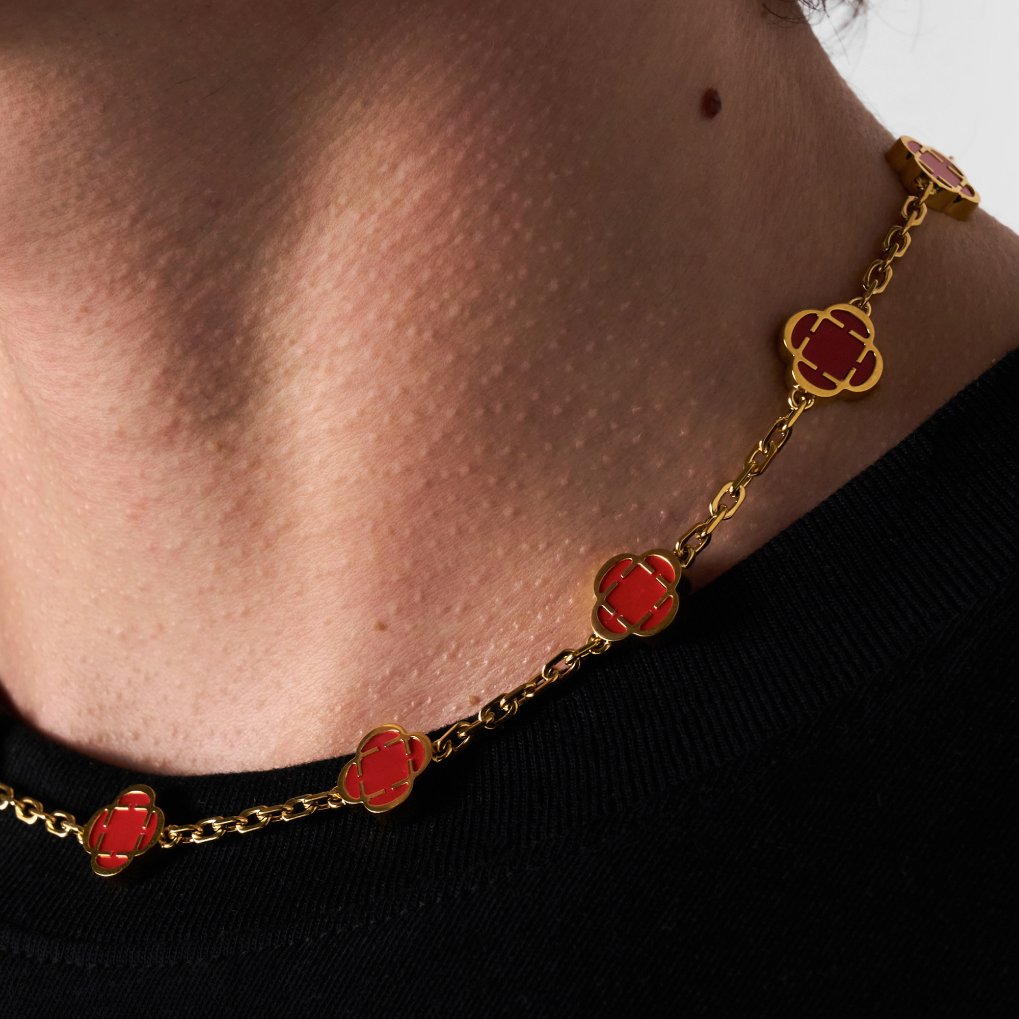 Red Clover Stone Necklace (Gold)