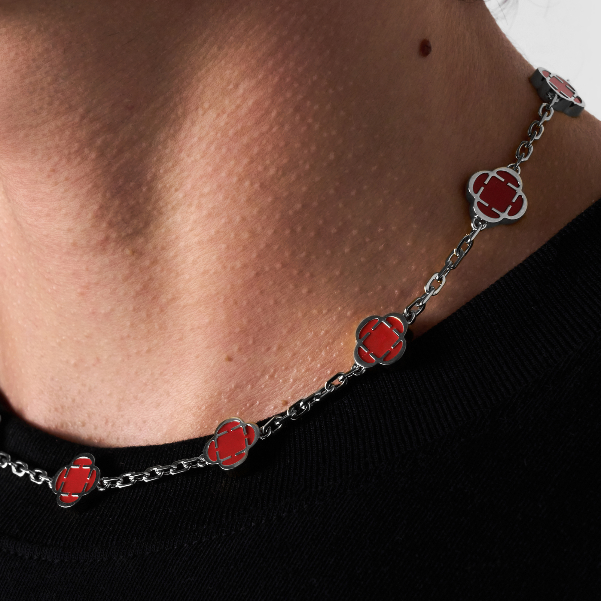 Red Clover Stone Necklace (Silver)