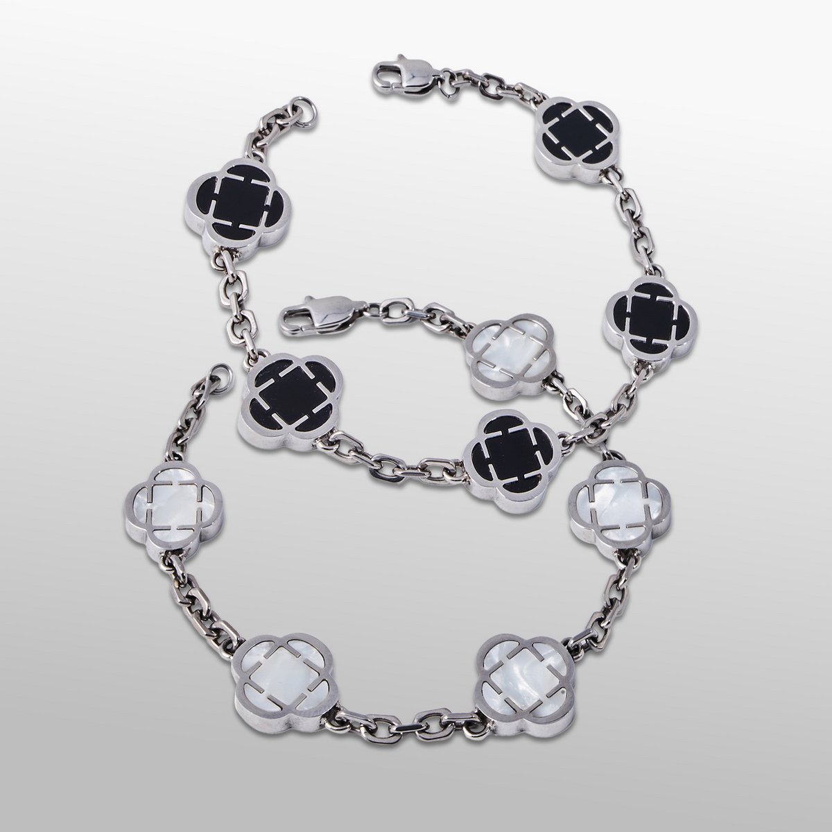 SIlver-BW.png?crop=center&