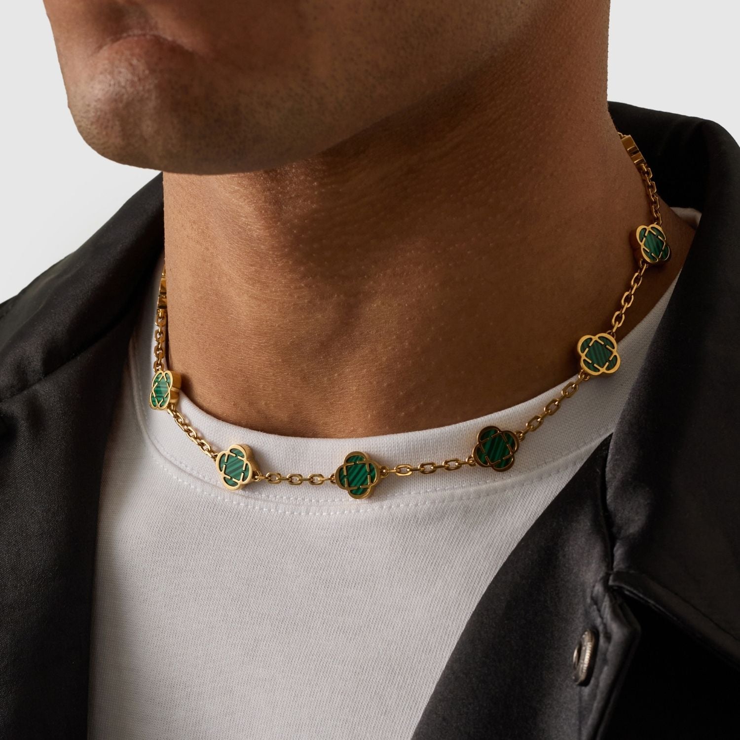 Collar de piedra de trébol de malaquita (oro)