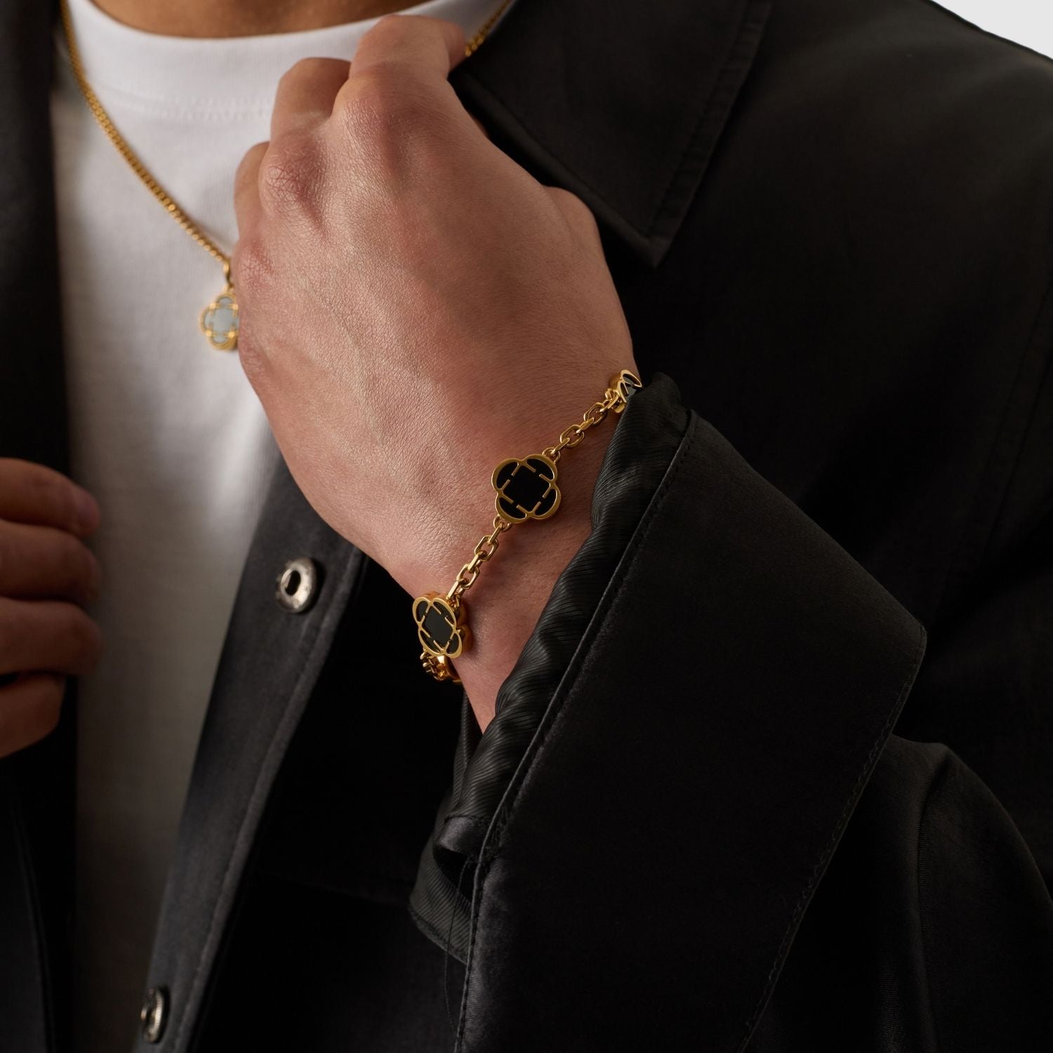 Pulsera de piedra de trébol de ónix (oro)
